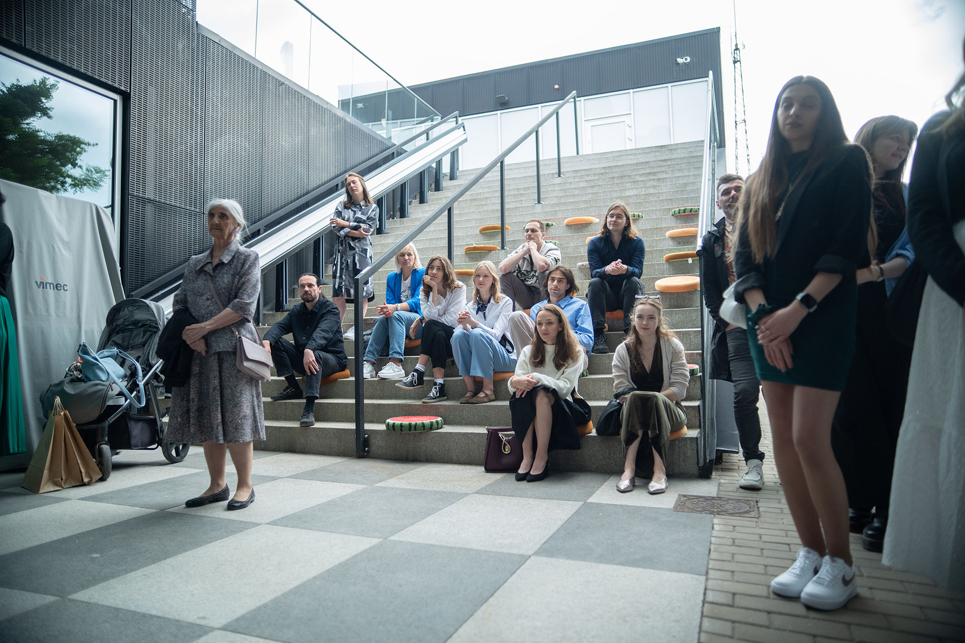 Zdjęcie z wernisażu wystawy prac studenckich dotyczących koncepcji urbanistycznych na terenie Radomia