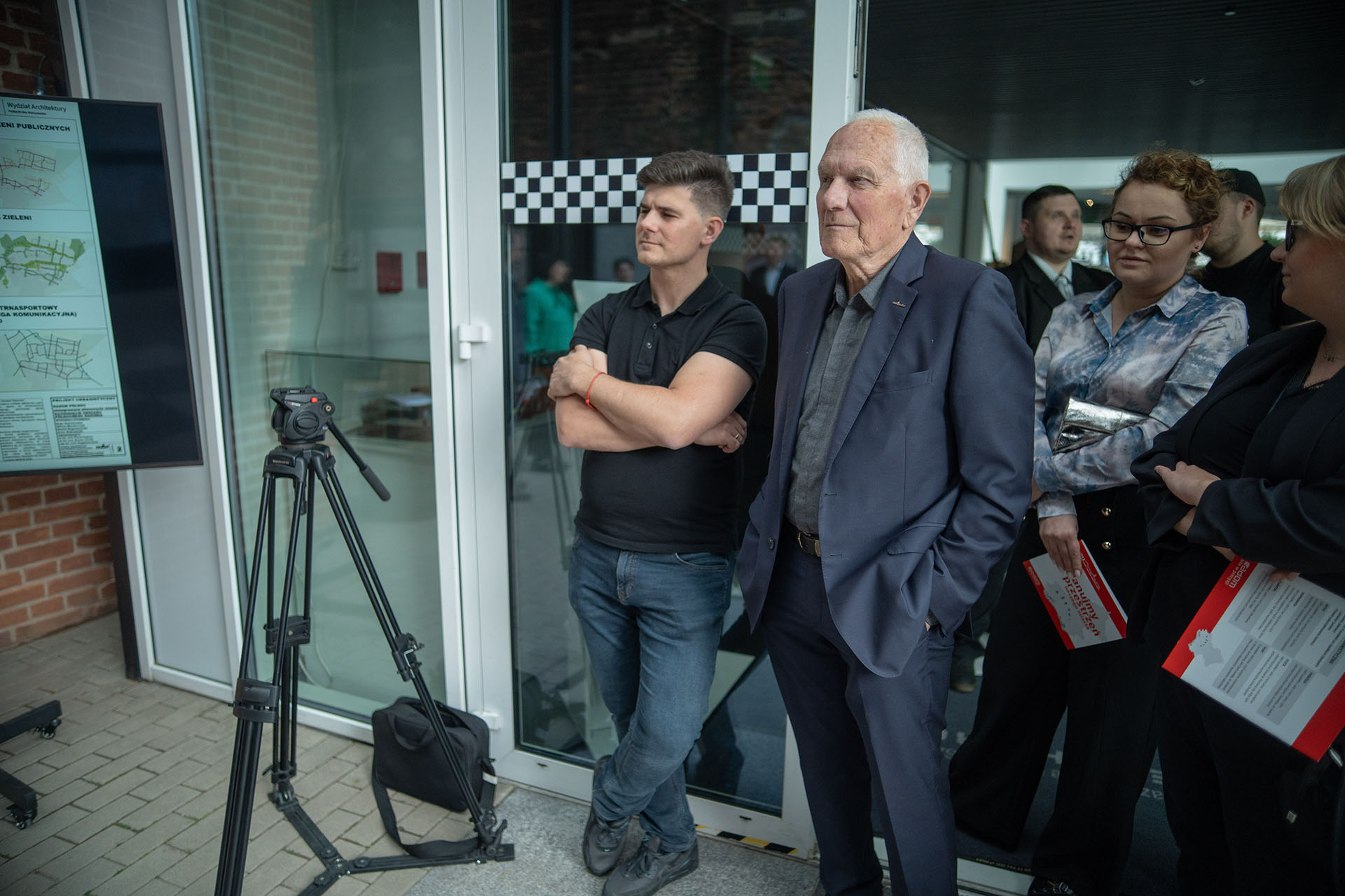 Zdjęcie z wernisażu wystawy prac studenckich dotyczących koncepcji urbanistycznych na terenie Radomia